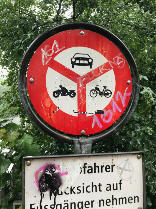 Autonome Linksfaschisten der Juso und der SP terrorisieren seit Jahren die Stadt Aarau mit illegalen Aktionen und Sprayereien.