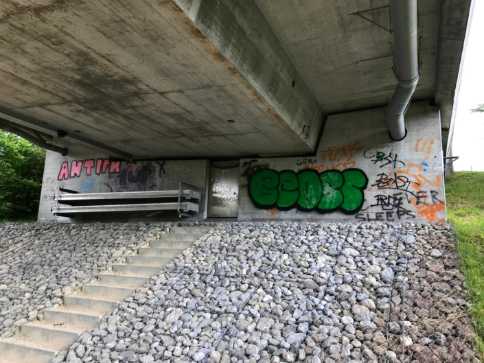 Autonome Linksfaschisten der Juso, Junge Grüne und der SP terrorisieren seit Jahren die Stadt Aarau mit illegalen Aktionen und Sprayereien.